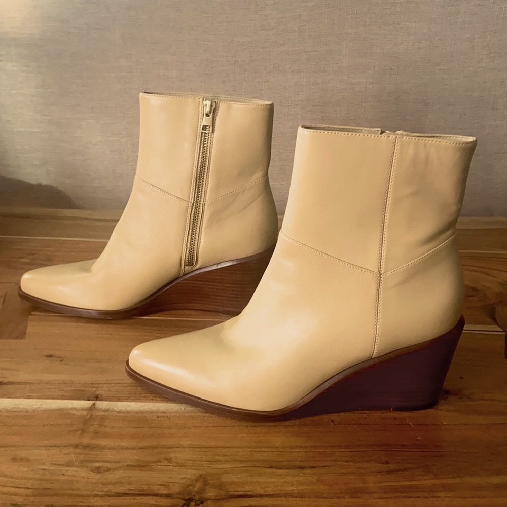 NWOT Vince. Platform Bootie 9M